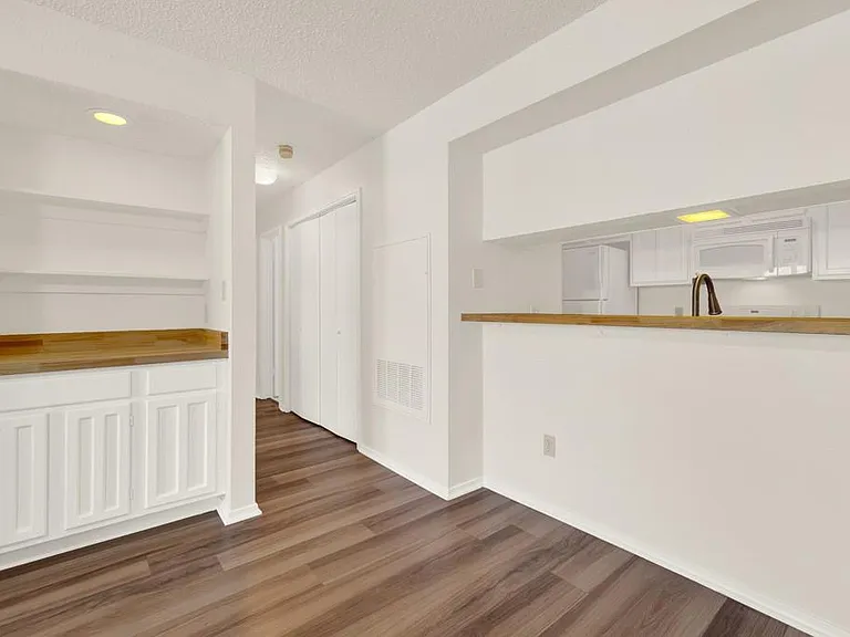 1202 Thorpe Ln #701 — Photo 7