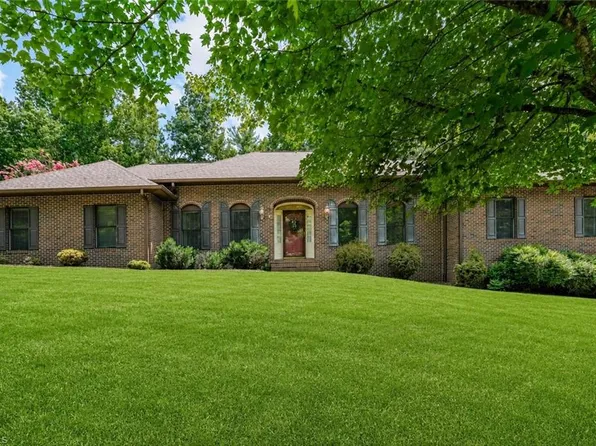 913 Colonial Hts, North Wilkesboro, NC 28659