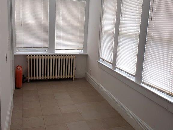 3rd image of 18 Edward St