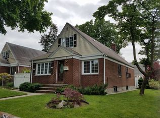 9904 205th Pl, Hollis, NY 11423