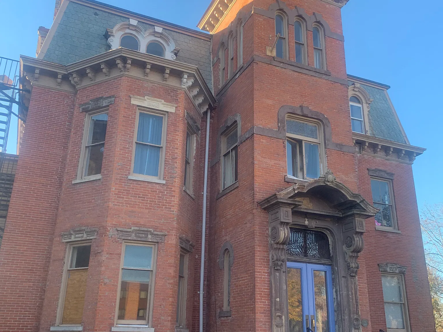 199 Plymouth Ave S — Photo 1