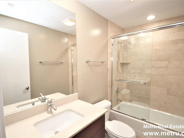 2358 W School St #4W — Photo 7