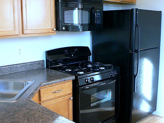 2nd image of 701 N Madeira 2nd Fl