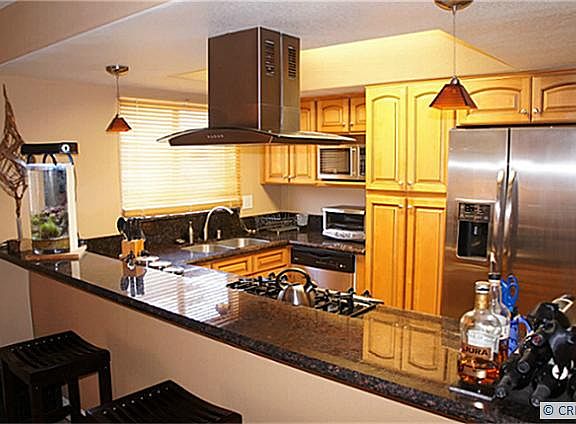 4th image of 1066 E 2nd St APT 4