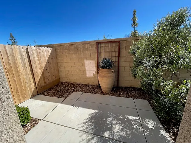 2003 N Perry Ln — Photo 4