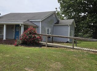 32 Loop Rd, Trenton, TN 38382