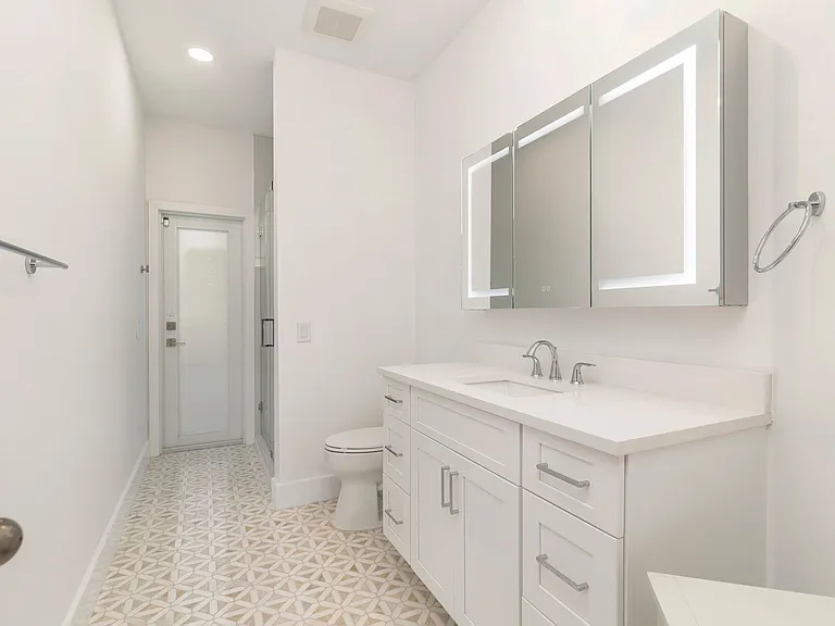 3317 Embassy Dr — Photo 15