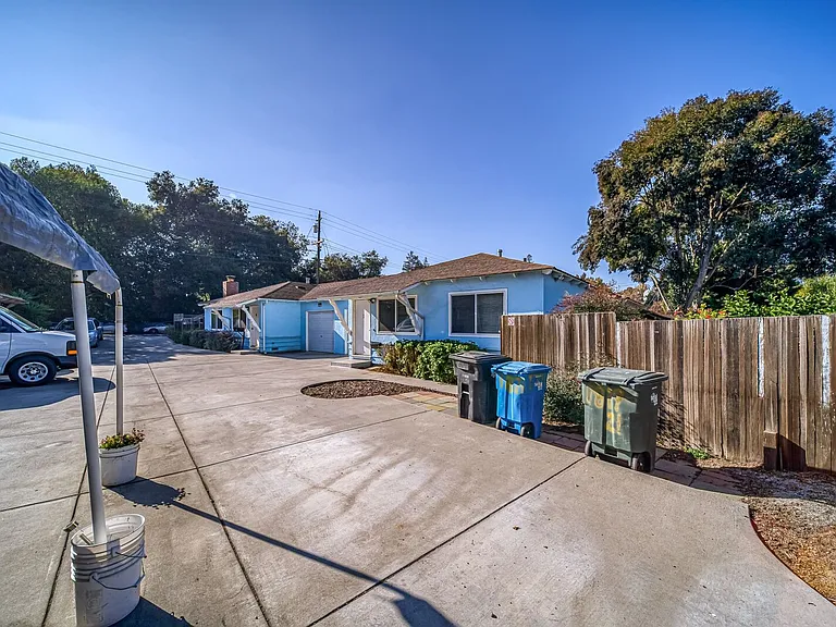 1821 Woodland Ave — Photo 17