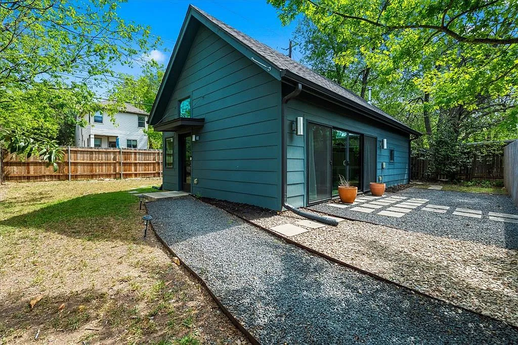 1 bed, 1.0 bath, 872 sqft, $2,150 — Photo 1