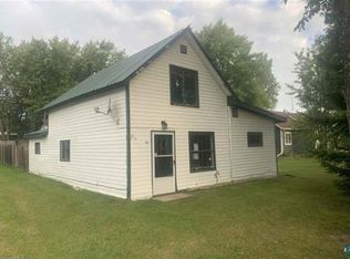 110 2nd St NW, Cook, MN 55723