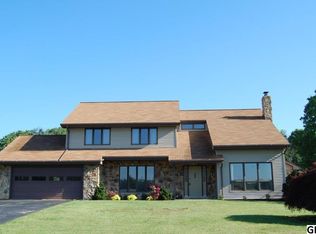 11 E Larch St, Annville, PA 17003