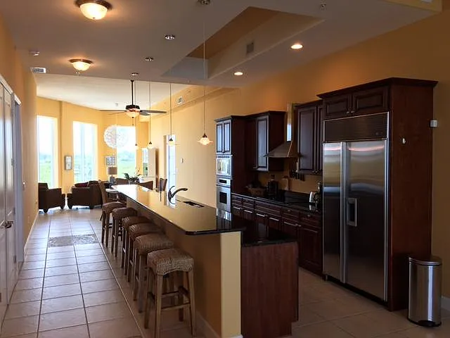 2 bed, 2.5 bath, 2150 sqft, $6,600 — Photo 4