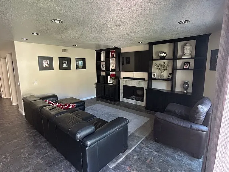 1046 S Mountcrest Ct — Photo 9