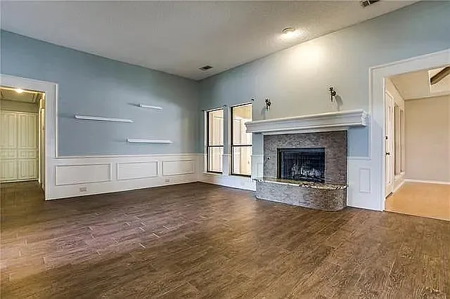 1207 Mistywood Ln — Photo 4