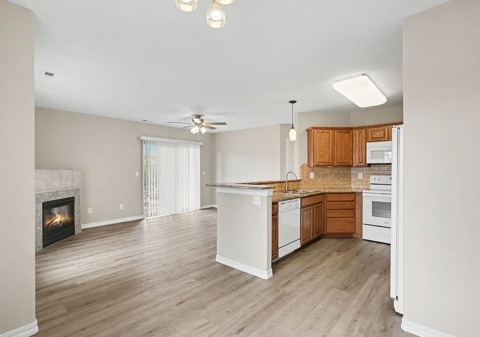 1695 Little Bear Creek Point #203 3 Bedroom Condo with Mountain Views & One-Car Garage — Photo 4