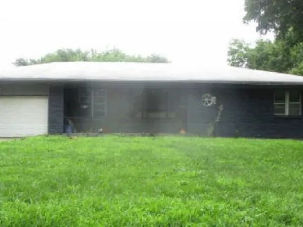 3701 Sloan Dr, Kansas City, KS 66104