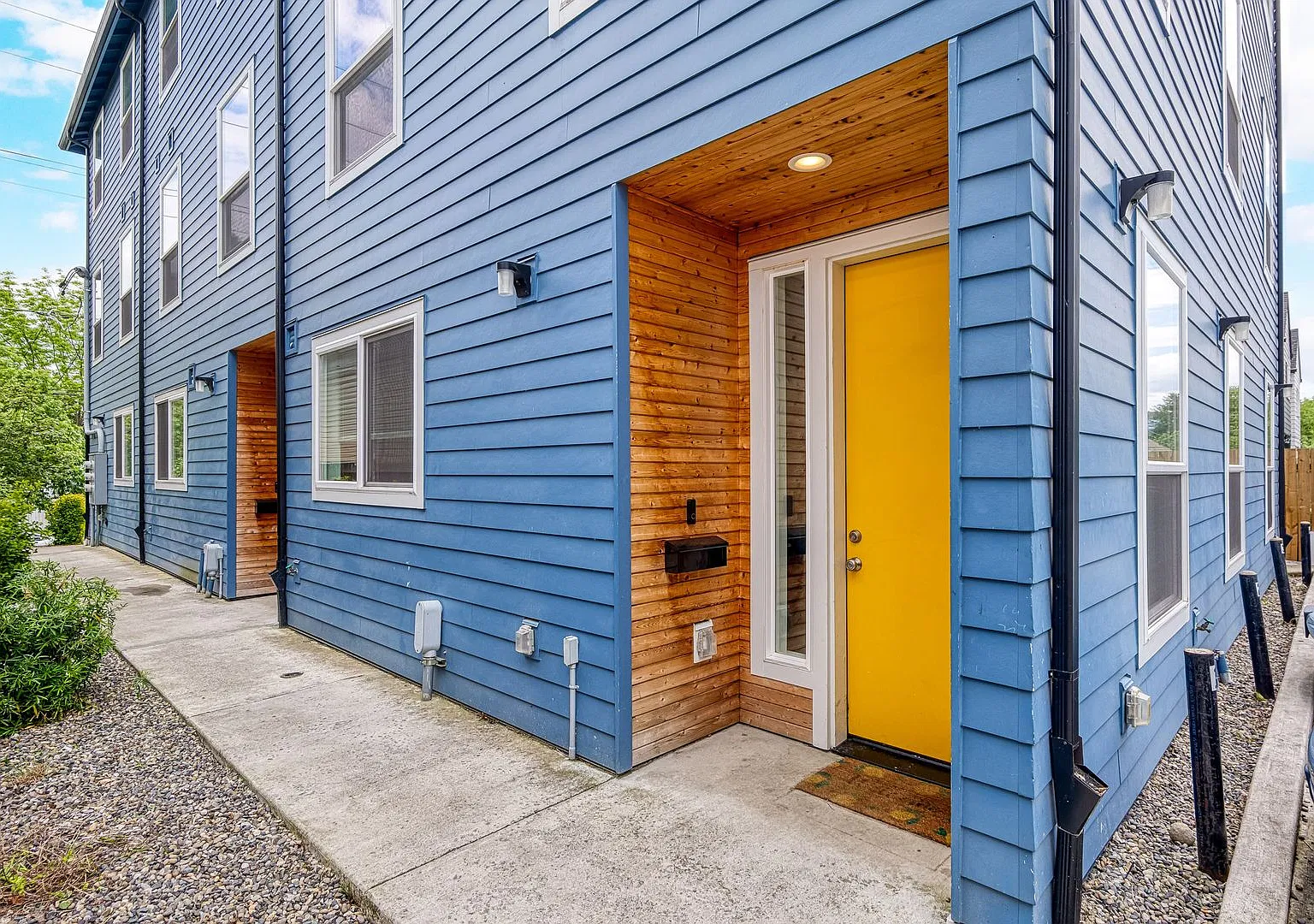 3789 N Vancouver Ave — Photo 3