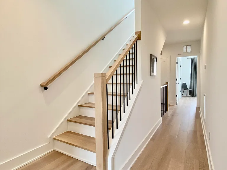 629 Queen St — Photo 46