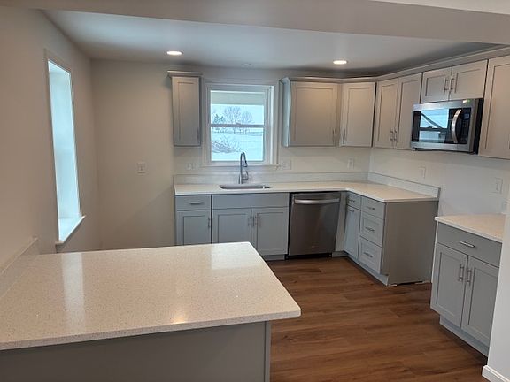 3rd image of 292 Newport Rd