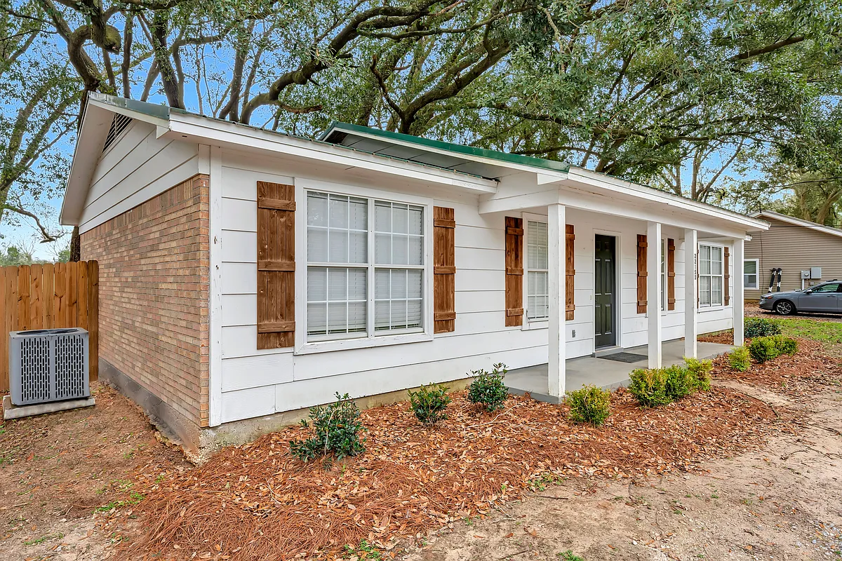 Building Photo - 22150 Hill N Dale Dr