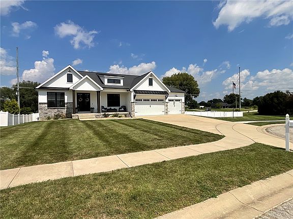 2nd image of 1612 Hunters Pointe Ct