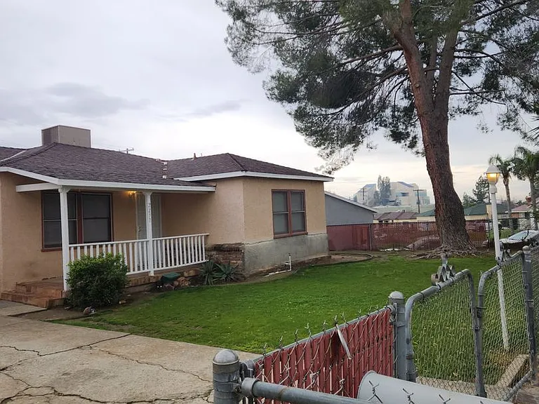 2231 Elton Ave — Photo 2
