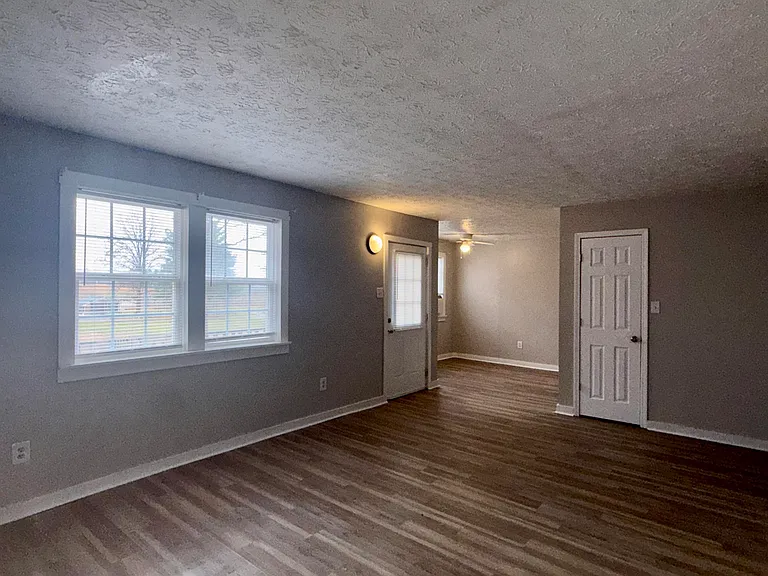 51 Shields Ln #4 — Photo 4