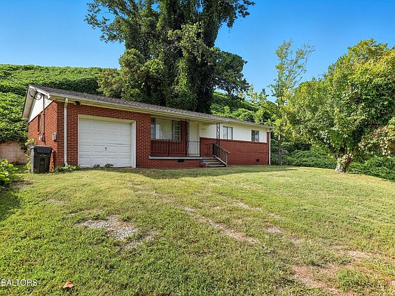 3rd image of 1349 Bertie Rand St