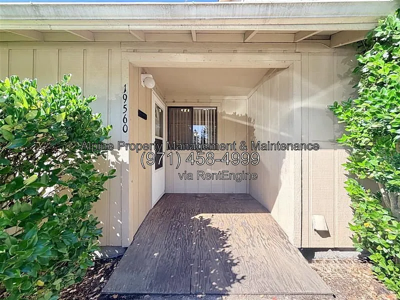 3 bed, 2.0 bath, 980 sqft, $1,545 — Photo 2