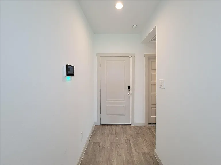 7919 Grey Wolfe Ln — Photo 2