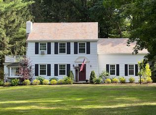 9 Colonial Grn, Loudonville, NY 12211