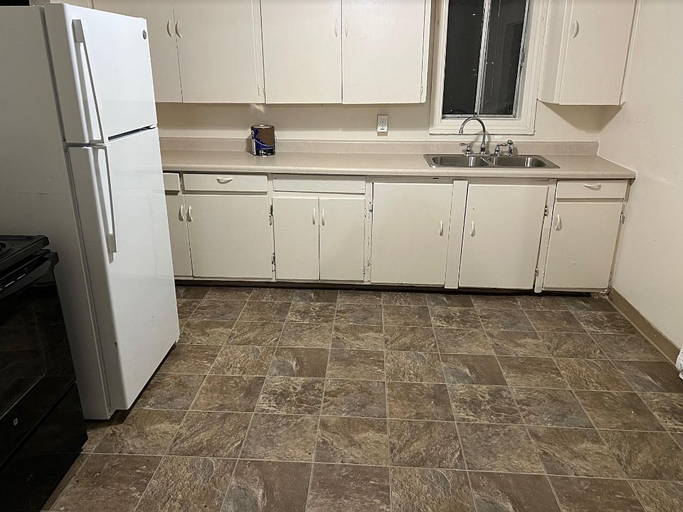 1st image of 220 26th St