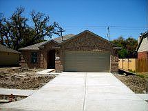 2nd image of 121 N Heritage Oaks Dr