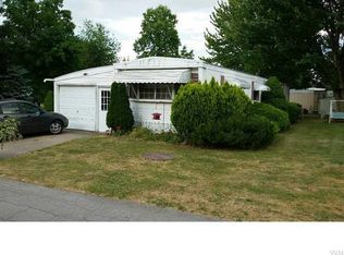 18 Pebbleridge Dr, Medina, NY 14103
