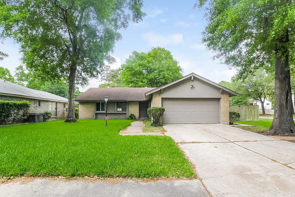 3 bed, 2.0 bath, 1488 sqft, $1,645 — Photo 1