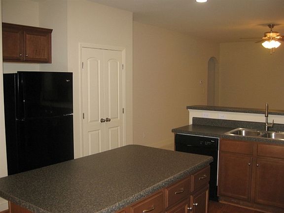 5th image of 84 Ashby Dr