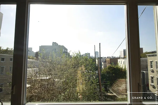 Rented by Grand & Co. | media 25