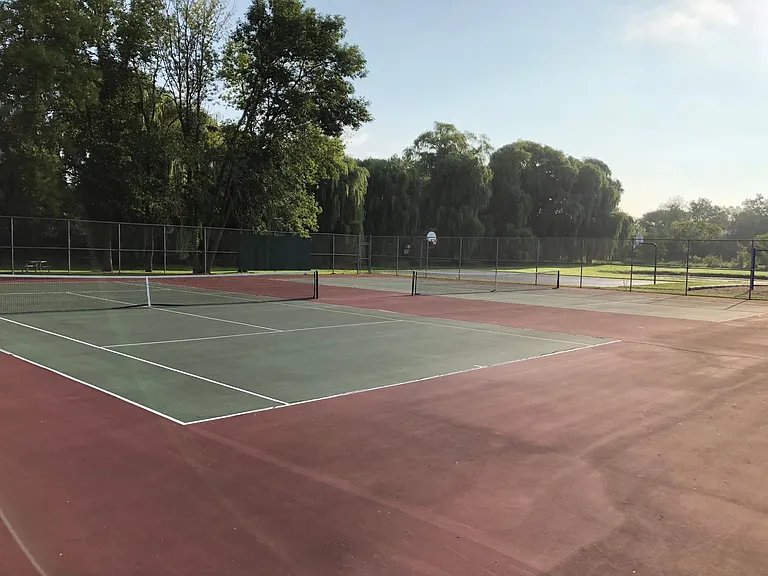 Tennis courts at Wray Park