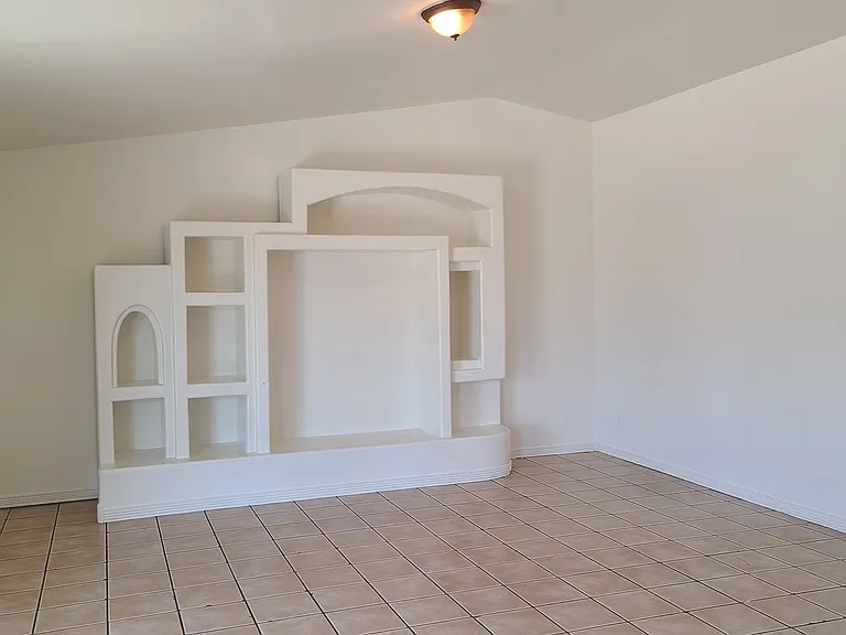 6111 W Cambridge Ave — Photo 4