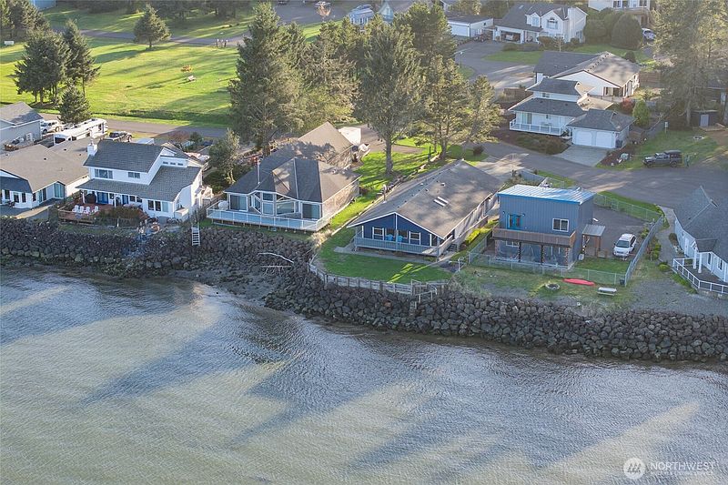 2nd image of 841 Bay View Court SE
