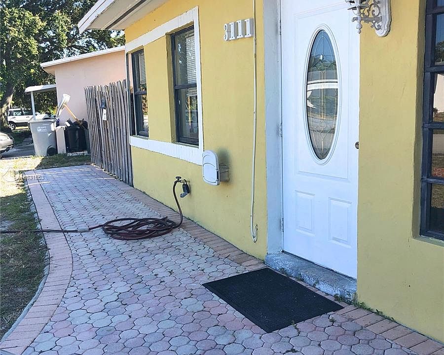 1st image of 3111 NE 11th Ave #0