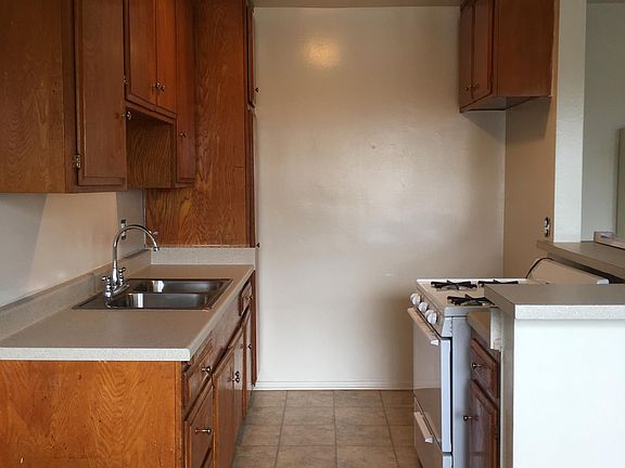 5th image of 15215 S Budlong Ave #11