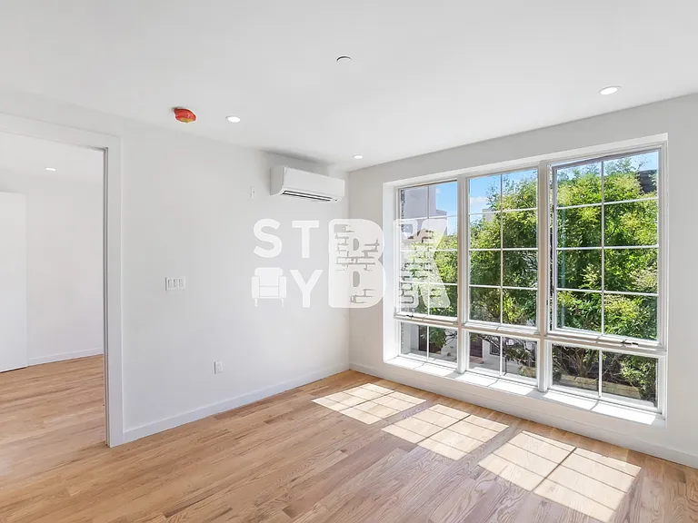 625A Halsey St #3A — Photo 4