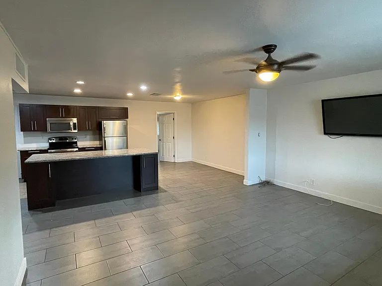1730 S Parkside Dr — Photo 5
