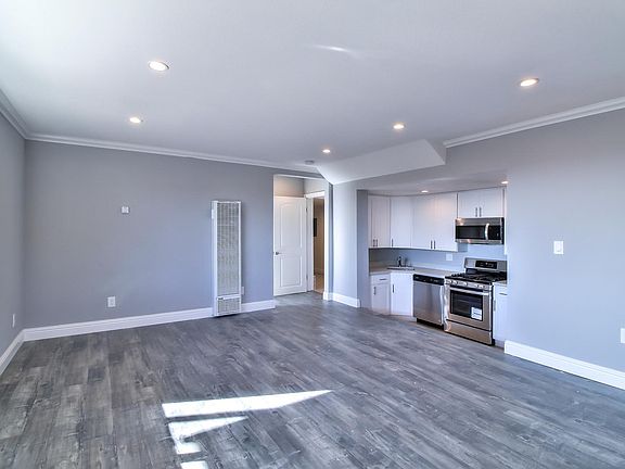 4th image of 16093 Selborne Dr
