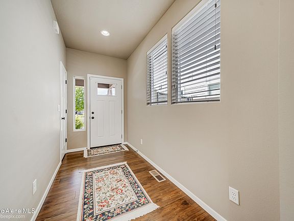 4th image of 589 E Penrose Ave