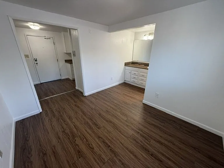 301 Apartments — Photo 3