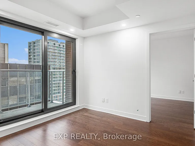 180 George St #1301 — Photo 19