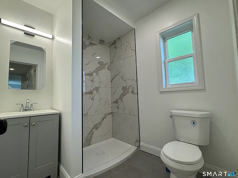 251 W Main St — Photo 6