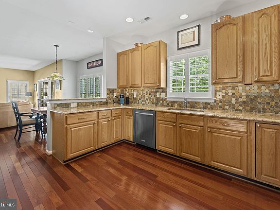 4th image of 46310 Summerhill Pl